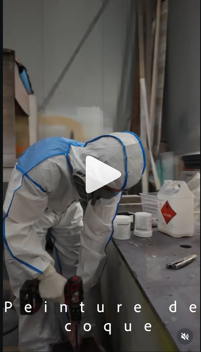 Timelapse rénovation peinture coque bateau chantier naval Concarneau
